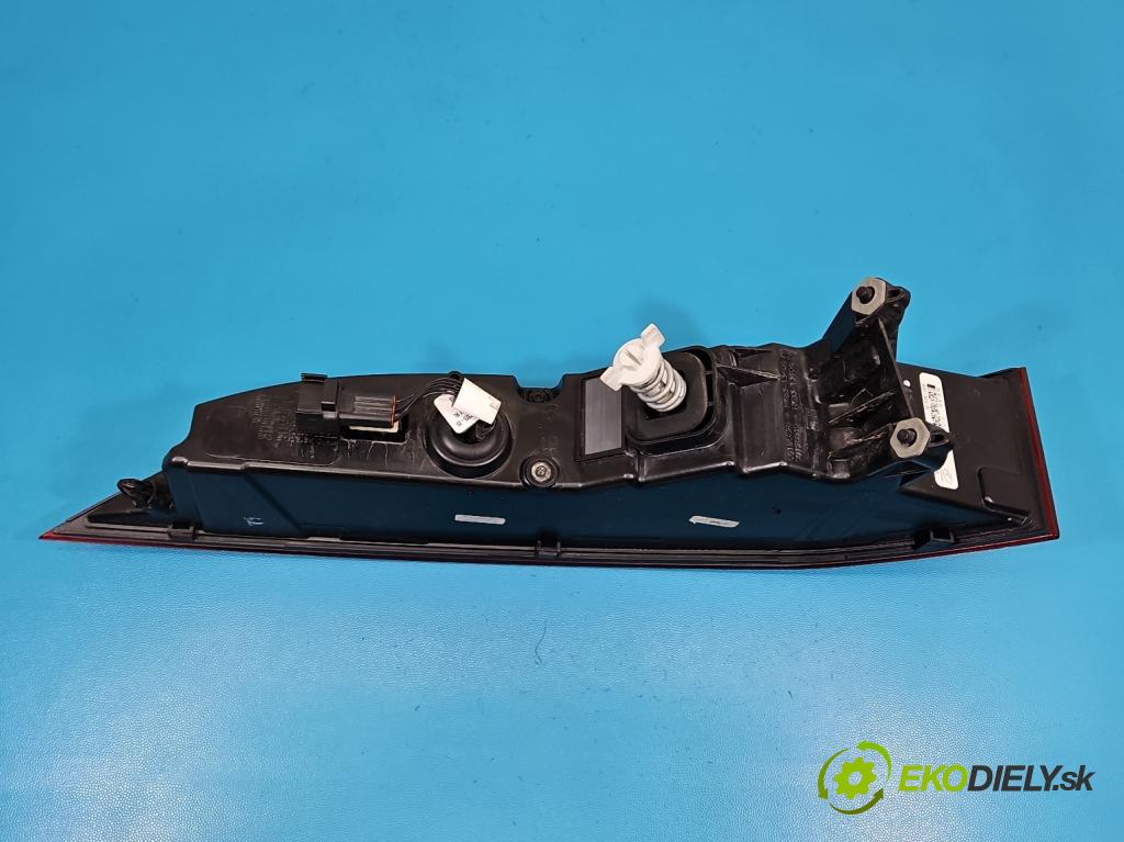 Jaguar F-Pace 16- 2.0d 241KM automatic 177 kW 1999 cm3 5- svetlo / reflektor zadné pravé HK83-13404-AF (Kľučka dverí ostatné)