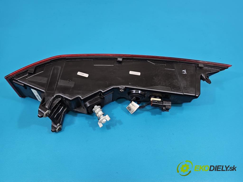 Jaguar F-Pace 16- 2.0d 241KM automatic 177 kW 1999 cm3 5- svetlo / reflektor zadné pravé HK83-13404-AF (Kľučka dverí ostatné)