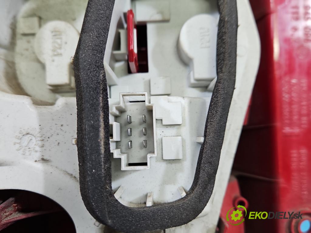 Skoda Yeti 2009-2017 2.0 tdi 110 HP manual 81 kW 1968 cm3 5- svetlo / reflektor zadné pravé 5L0945096 (Kľučka dverí ostatné)