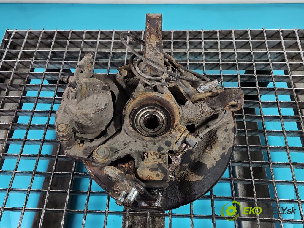 Toyota Rav4 II 2000-2005 2.0 D4D 1CD 133 HP manual 98 kW 1995 cm3 5- náboj pravé  (Náboj kolesa)