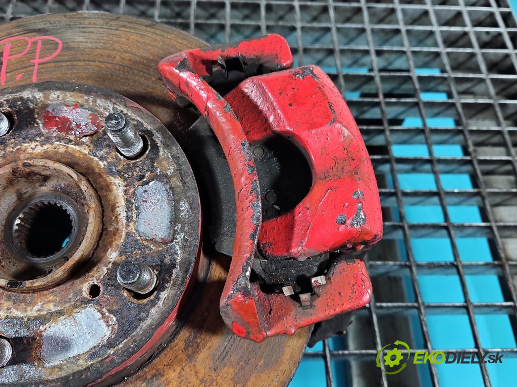 Toyota Rav4 II 2000-2005 2.0 D4D 1CD 133 HP manual 98 kW 1995 cm3 5- brzdič predné pravý  (Kľučka dverí ostatné)