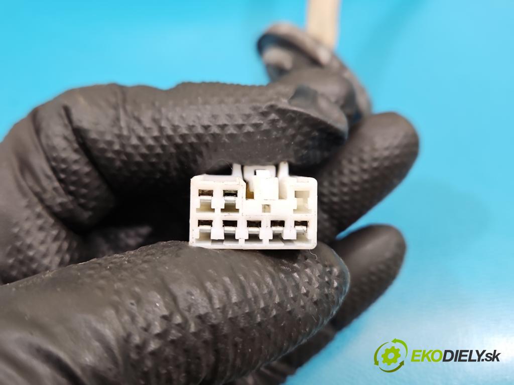 Kia Carens III  2006-2013 2.0 crdi 140 hp manual 103 kW 1991 cm3 5- zpětné zrcátko pravé  (Klika dveří ostatní)