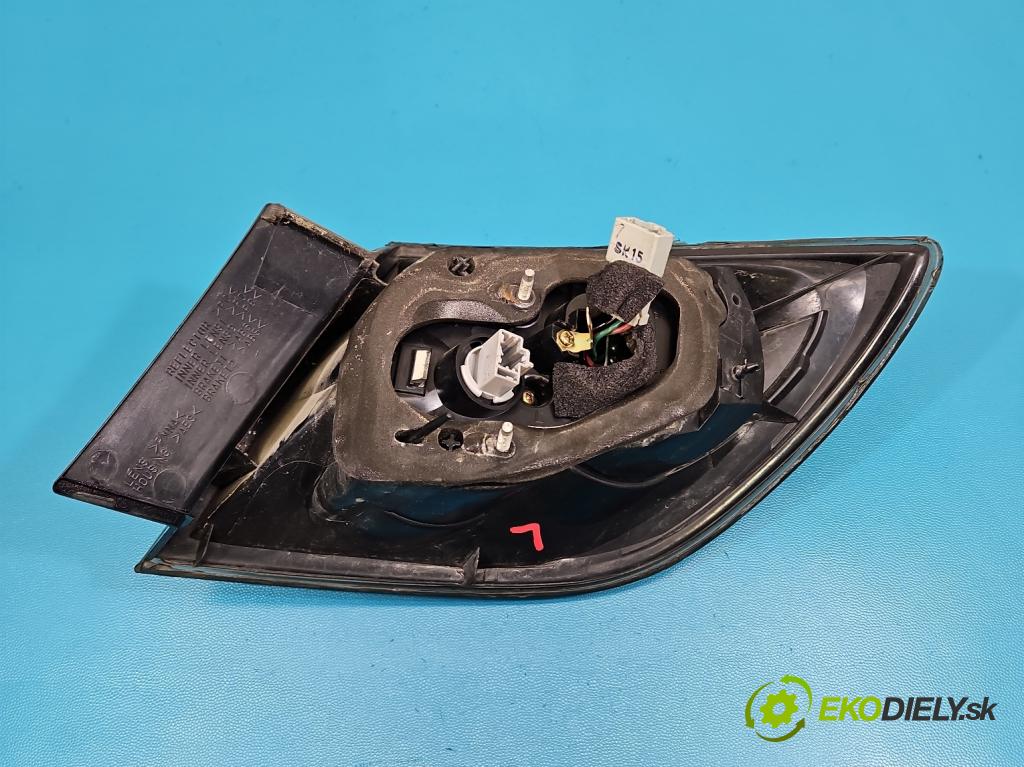 Mazda 3 I BK 2003-2009 2.0 16V 150 HP manual 110 kW 1999 cm3 5- svetlo / reflektor zadné ľavé  (Kľučka dverí ostatné)