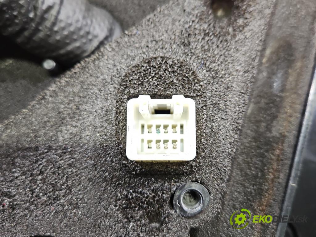 Mazda 3 I BK 2003-2009 2.0 16V 150 HP manual 110 kW 1999 cm3 5- zrkadlo pravé  (Kľučka dverí ostatné)