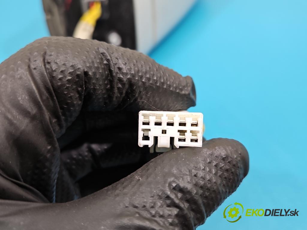 Kia Carens III  2006-2013 2.0 crdi 140 HP manual 103 kW 1991 cm3 5- zrkadlo ľavé  (Kľučka dverí ostatné)