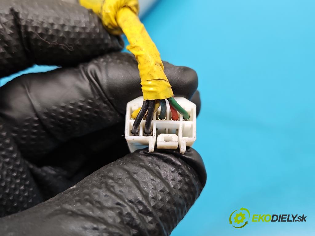 Kia Carens III  2006-2013 2.0 crdi 140 HP manual 103 kW 1991 cm3 5- zrkadlo ľavé  (Kľučka dverí ostatné)