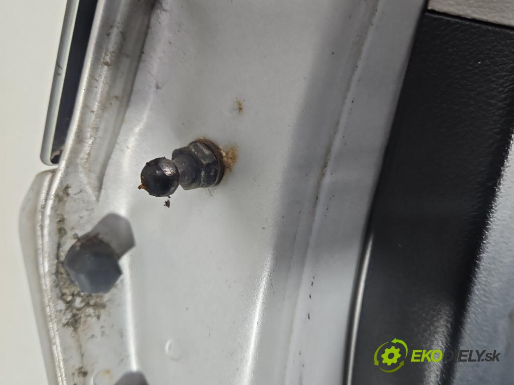 Kia Carens III  2006-2013 2.0 crdi 140 HP manual 103 kW 1991 cm3 5- zadna kufor  (Kapota zadná (kufor))