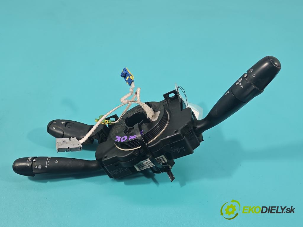 Citroen Xsara Picasso 1.6 16V 109 HP manual 80 kW 1587 cm3 5- prepínač komplex: 96605654XT (Prepínacie páčky pod volantom)