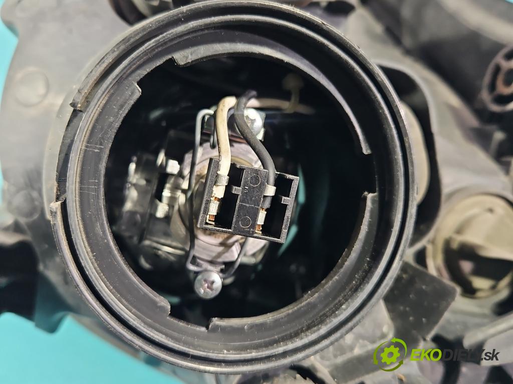 Kia Carens III  2006-2013 2.0 crdi 140 HP manual 103 kW 1991 cm3 5- Reflektor: pravý  (Svetlo predné pravé)