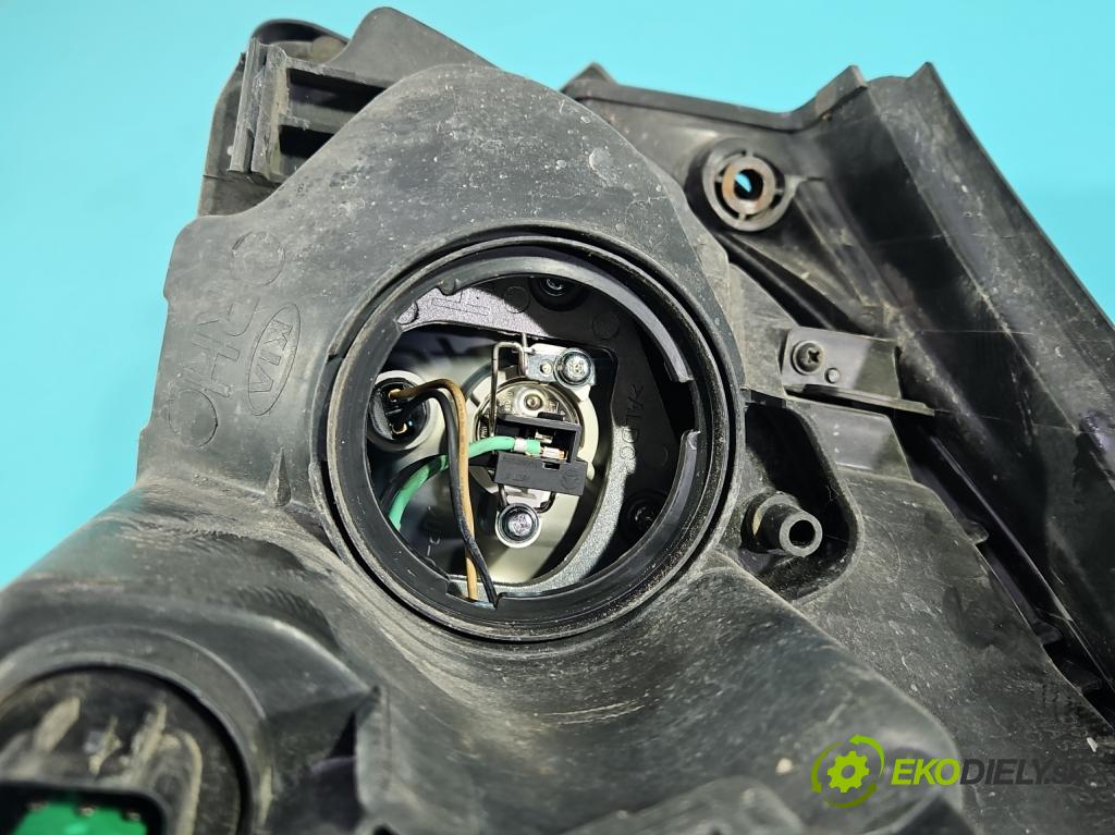 Kia Carens III  2006-2013 2.0 crdi 140 HP manual 103 kW 1991 cm3 5- Reflektor: pravý  (Svetlo predné pravé)