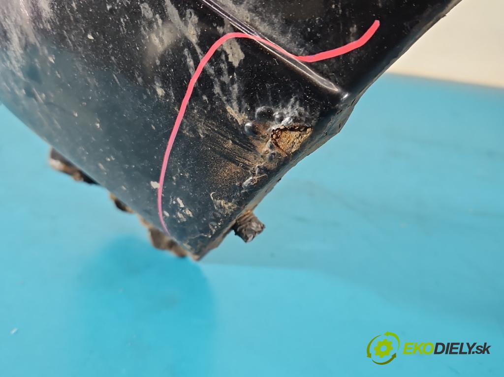 Toyota Rav4 II 2000-2005 2.0 D4D 1CD 133 HP manual 98 kW 1995 cm3 5- blatník predné pravý  (Kľučka dverí ostatné)