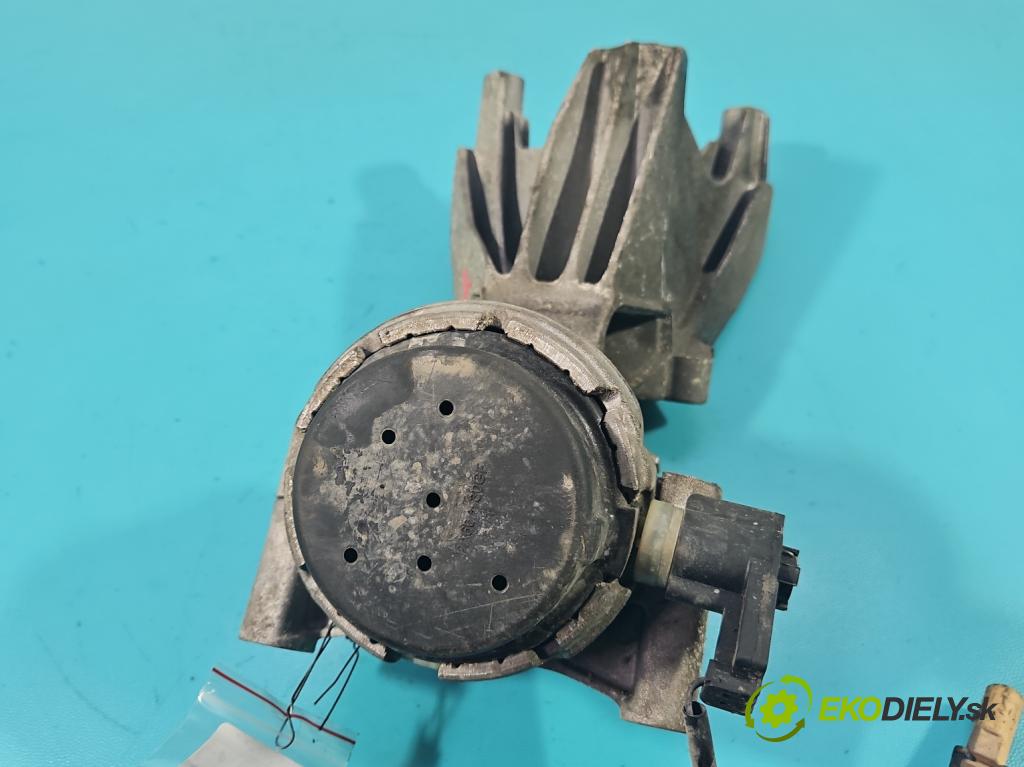 Audi A8 D4 2009-2017 2.0 TFSI 211KM automatic 155 kW 1984 cm3 4- Tlapka: motoru 8K0199307CD