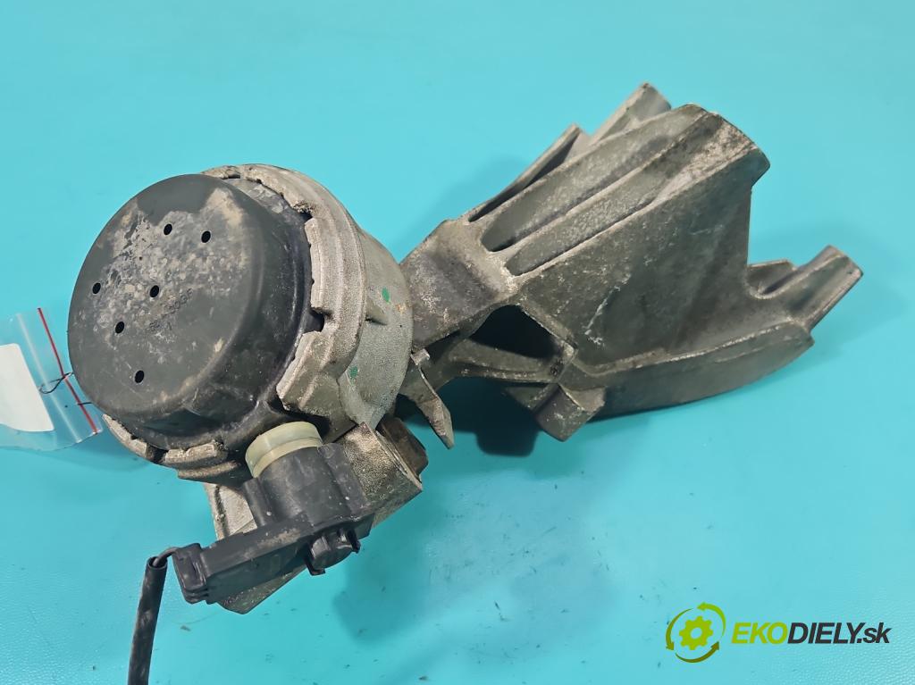 Audi A8 D4 2009-2017 2.0 TFSI 211KM automatic 155 kW 1984 cm3 4- Tlapka: motoru 8K0199307CD