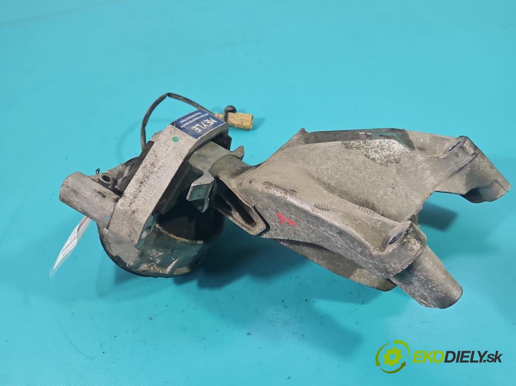 Audi A8 D4 2009-2017 2.0 TFSI 211KM automatic 155 kW 1984 cm3 4- Tlapka: motoru 8K0199307CD