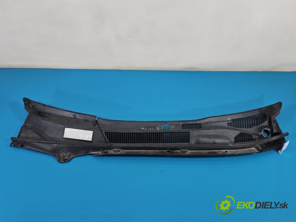 Toyota Rav4 II 2000-2005 2.0 D4D 1CD 133 hp manual 98 kW 1995 cm3 5- torpédo 55709-42020 (Plast pod čelním sklem)