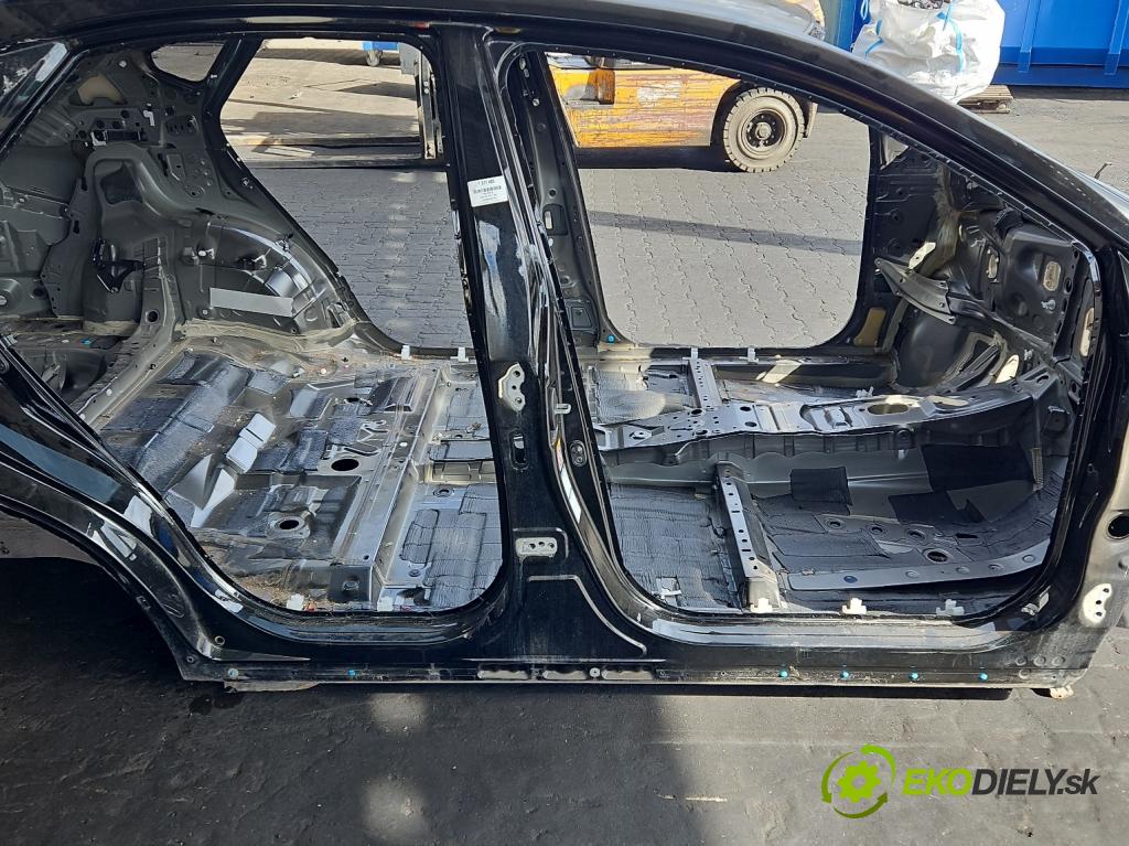 Lexus NX I 2014-2021 2.5 16V 155 hp automatic 114 kW 2494 cm3 5- práh pravý  (Karoserie ostatní)