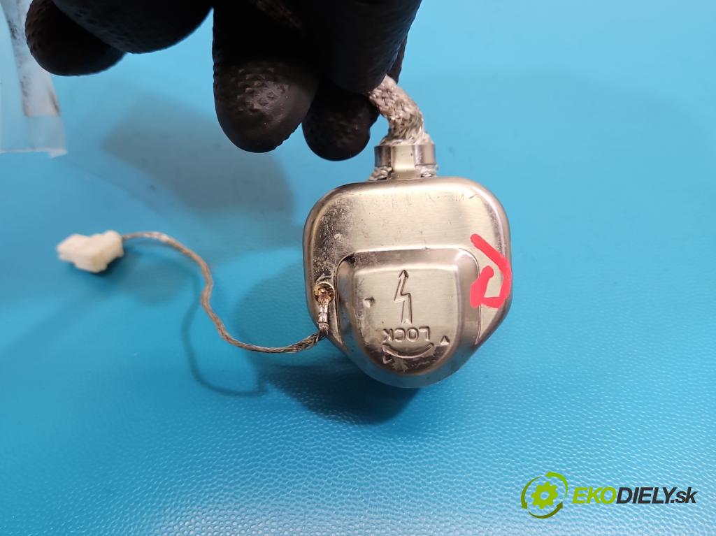 Mazda 3 I BK 2003-2009 2.0 16V 150 HP manual 110 kW 1999 cm3 5- Vlákno: