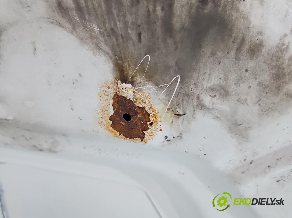 Dacia Dokker 2012- 1.5 dci 95 hp manual 70 kW 1461 cm3 5- kapota přední