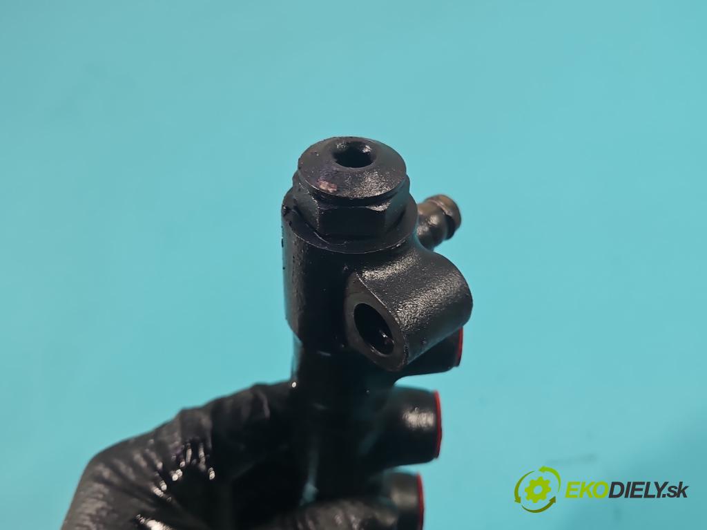 Toyota Rav4 II 2000-2005 2.0 D4D 1CD 133 hp manual 98 kW 1995 cm3 5- lišta vstřikovací 89458-12020 (Vstřikovací lišta)