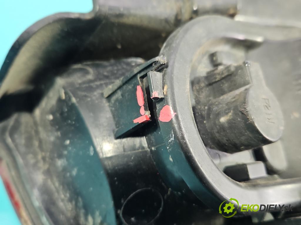 Mitsubishi Colt Z30 VI 2004-2012 1.3 16V 95 HP manual 70 kW 1332 cm3 5- svetlo / reflektor zadné ľavé 8330A479 (Kľučka dverí ostatné)