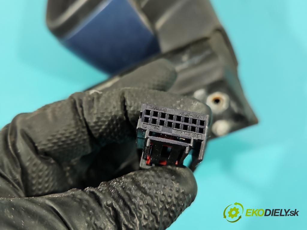 Vw Touran I 2003-2015 2.0 tdi 140 HP manual 103 kW 1968 cm3 5- zrkadlo pravé  (Kľučka dverí ostatné)