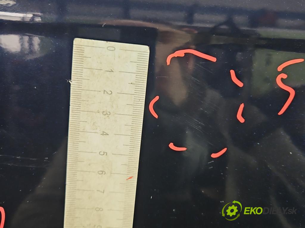 Jaguar F-Pace 16- 2.0d 241KM automatic 177 kW 1999 cm3 5- dveře přední pravé  (Klika dveří ostatní)