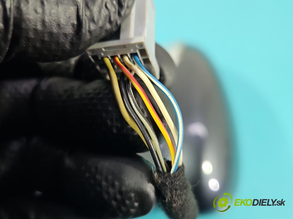 Ford Fiesta Mk7 2008-2017 1.2 16V 82 hp manual 60 kW 1242 cm3 3- zpětné zrcátko pravé  (Klika dveří ostatní)