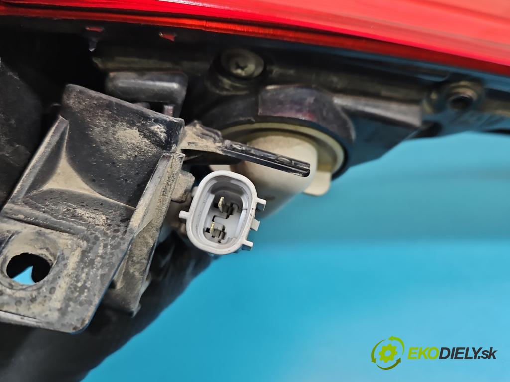 Mitsubishi Eclipse Cross  1.5 T 163 HP manual 120 kW 1499 cm3 5- svetlo / reflektor zadné pravé W3157 (Kľučka dverí ostatné)