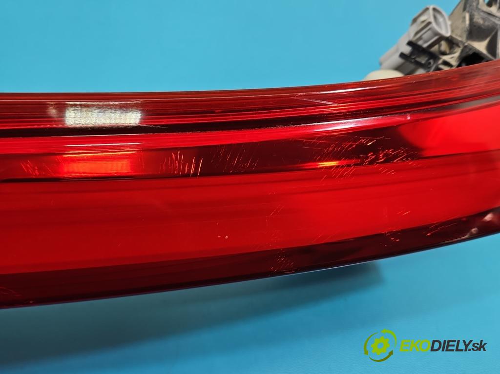 Mitsubishi Eclipse Cross  1.5 T 163 HP manual 120 kW 1499 cm3 5- svetlo / reflektor zadné pravé W3157 (Kľučka dverí ostatné)