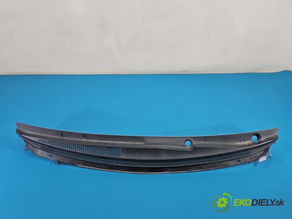 Mitsubishi Colt Z30 VI 2004-2012 1.3 16V 95 hp manual 70 kW 1332 cm3 5- torpédo 7405A315 (Plast pod čelním sklem)
