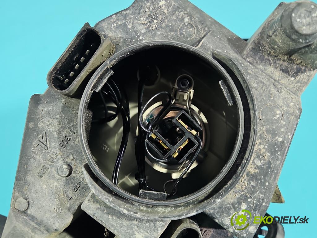 Mitsubishi Colt Z30 VI 2004-2012 1.3 16V 95 HP manual 70 kW 1332 cm3 5- Reflektor: pravý 030124930200 (Svetlo predné pravé)