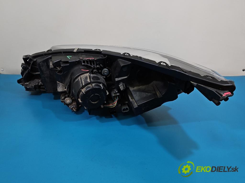 Mitsubishi Eclipse Cross  1.5 T 163 HP manual 120 kW 1499 cm3 5- Reflektor: pravý  (Svetlo predné pravé)