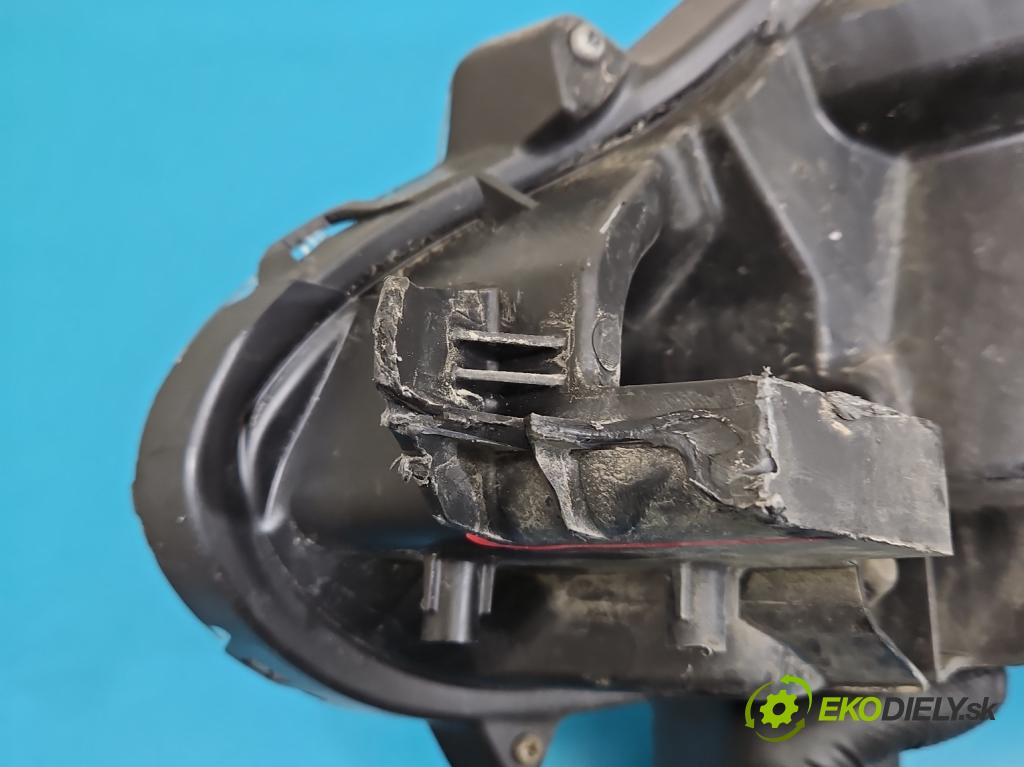 Mitsubishi Eclipse Cross  1.5 T 163 HP manual 120 kW 1499 cm3 5- Reflektor: pravý  (Svetlo predné pravé)