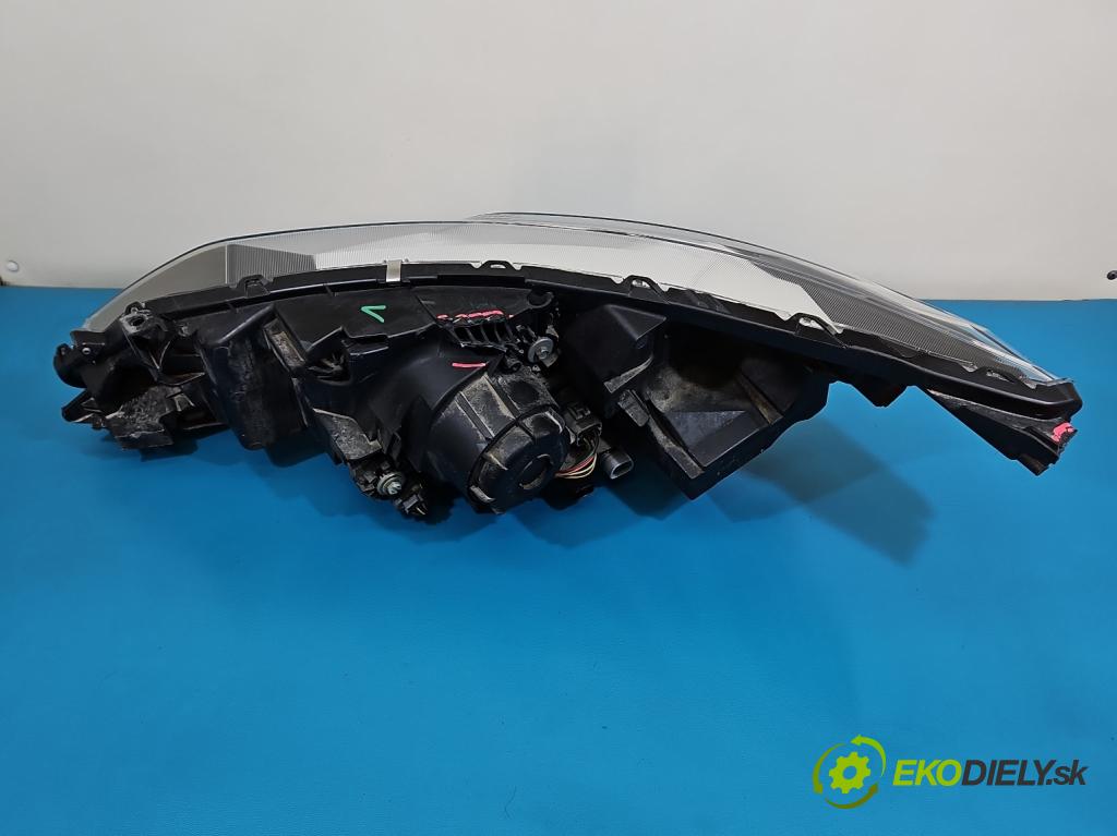 Mitsubishi Eclipse Cross  1.5 T 163 HP manual 120 kW 1499 cm3 5- Reflektor: pravý  (Svetlo predné pravé)