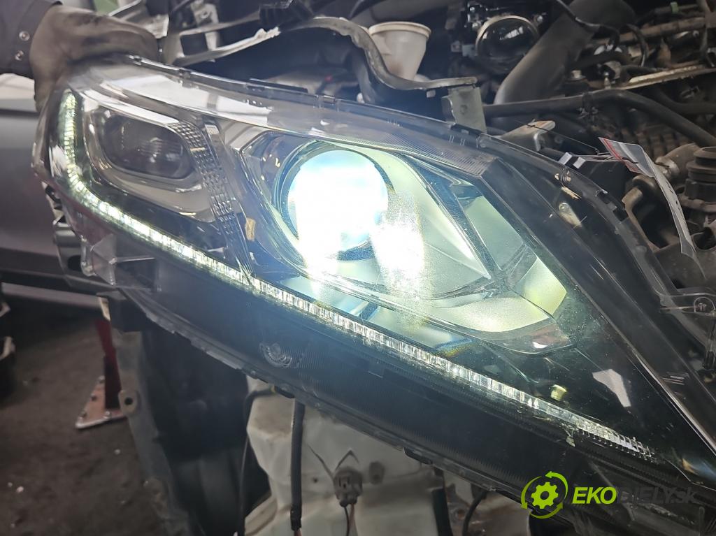 Mitsubishi Eclipse Cross  1.5 T 163 HP manual 120 kW 1499 cm3 5- Reflektor: pravý  (Svetlo predné pravé)