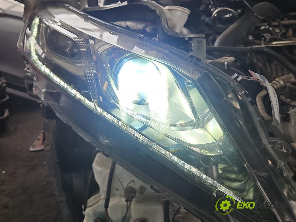 Mitsubishi Eclipse Cross  1.5 T 163 HP manual 120 kW 1499 cm3 5- Reflektor: pravý  (Svetlo predné pravé)