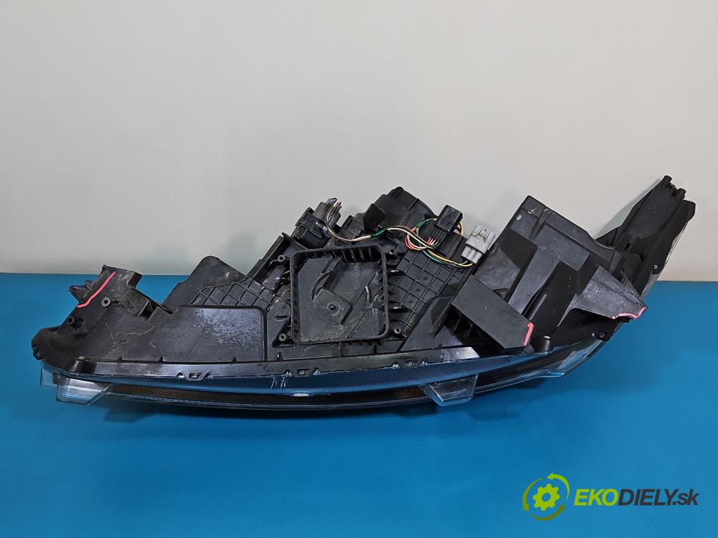 Mitsubishi Eclipse Cross  1.5 T 163 HP manual 120 kW 1499 cm3 5- Reflektor: pravý  (Svetlo predné pravé)