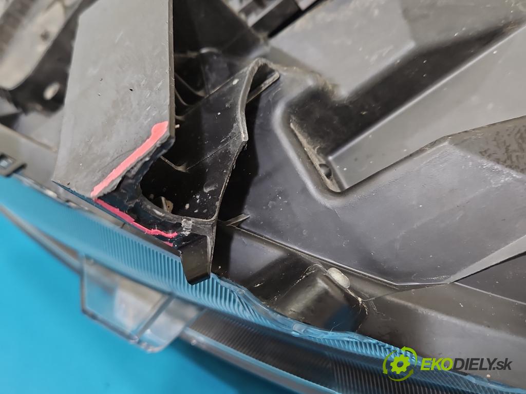 Mitsubishi Eclipse Cross  1.5 T 163 HP manual 120 kW 1499 cm3 5- Reflektor: pravý  (Svetlo predné pravé)