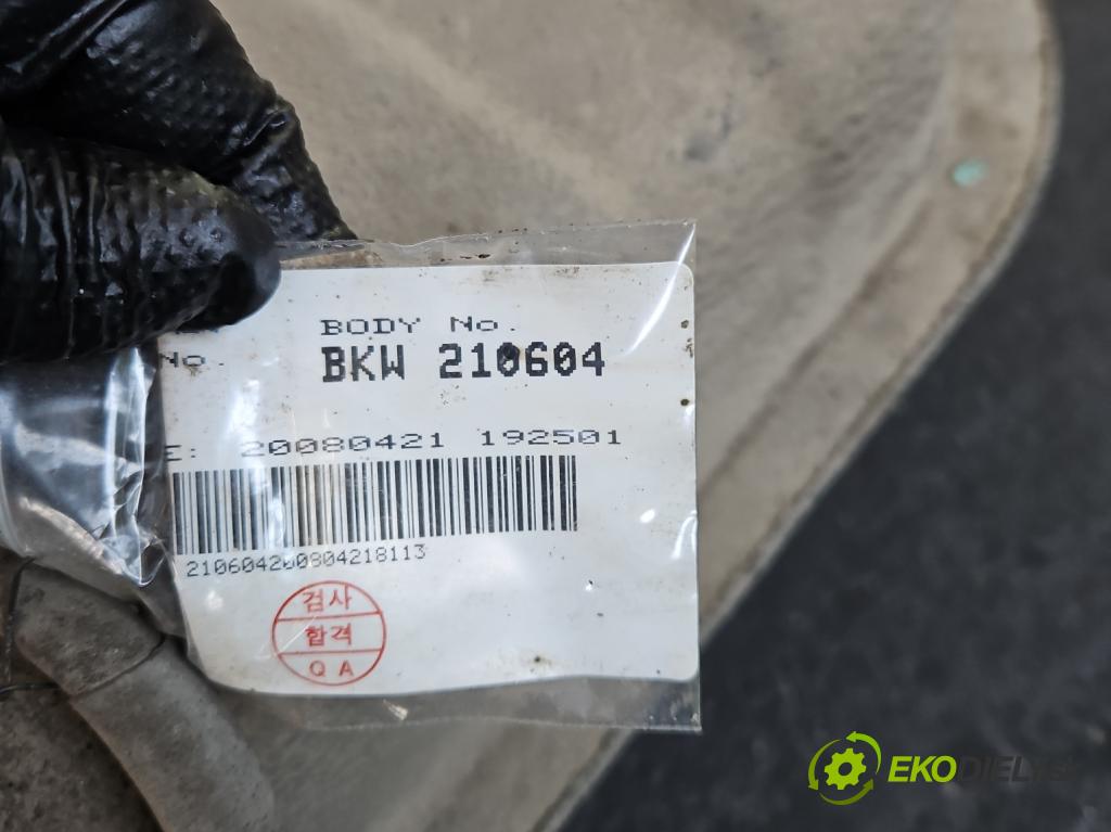 Kia Carens III  2006-2013 2.0 crdi 140 HP manual 103 kW 1991 cm3 5- Nádrž: palivo 31100-1D210 (Palivová nádrž)