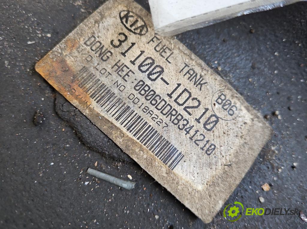 Kia Carens III  2006-2013 2.0 crdi 140 HP manual 103 kW 1991 cm3 5- Nádrž: palivo 31100-1D210 (Palivová nádrž)