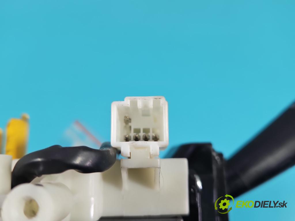 Hyundai Tucson I 2004-2009 2.0 16V XD20: 141 HP  104 kW 1975 cm3 5- prepínač komplex:  (Prepínacie páčky pod volantom)