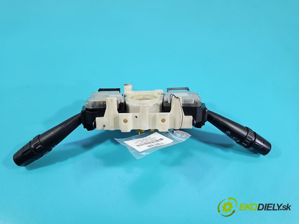 Hyundai Tucson I 2004-2009 2.0 16V XD20: 141 HP  104 kW 1975 cm3 5- prepínač komplex:  (Prepínacie páčky pod volantom)