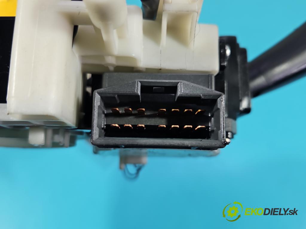 Hyundai Tucson I 2004-2009 2.0 16V XD20: 141 HP  104 kW 1975 cm3 5- prepínač komplex:  (Prepínacie páčky pod volantom)