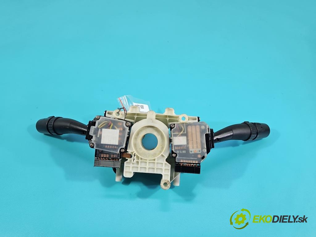 Hyundai Tucson I 2004-2009 2.0 16V XD20: 141 HP  104 kW 1975 cm3 5- prepínač komplex:  (Prepínacie páčky pod volantom)