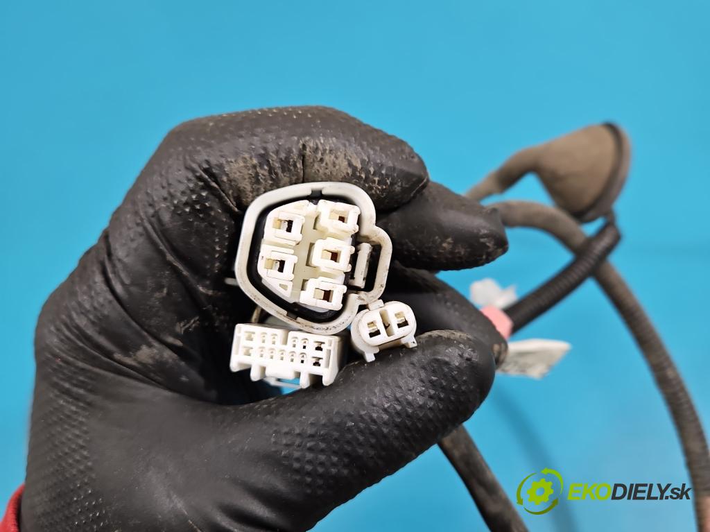 Lexus NX I 2014-2021 2.5 16V 155 HP automatic 114 kW 2494 cm3 5- Zväzok: ostatné 82412-78050D