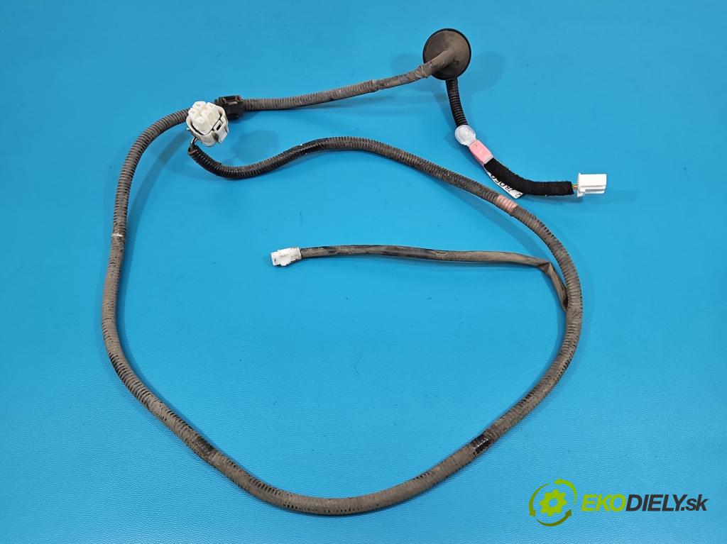 Lexus NX I 2014-2021 2.5 16V 155 HP automatic 114 kW 2494 cm3 5- Zväzok: ostatné 82412-78050D