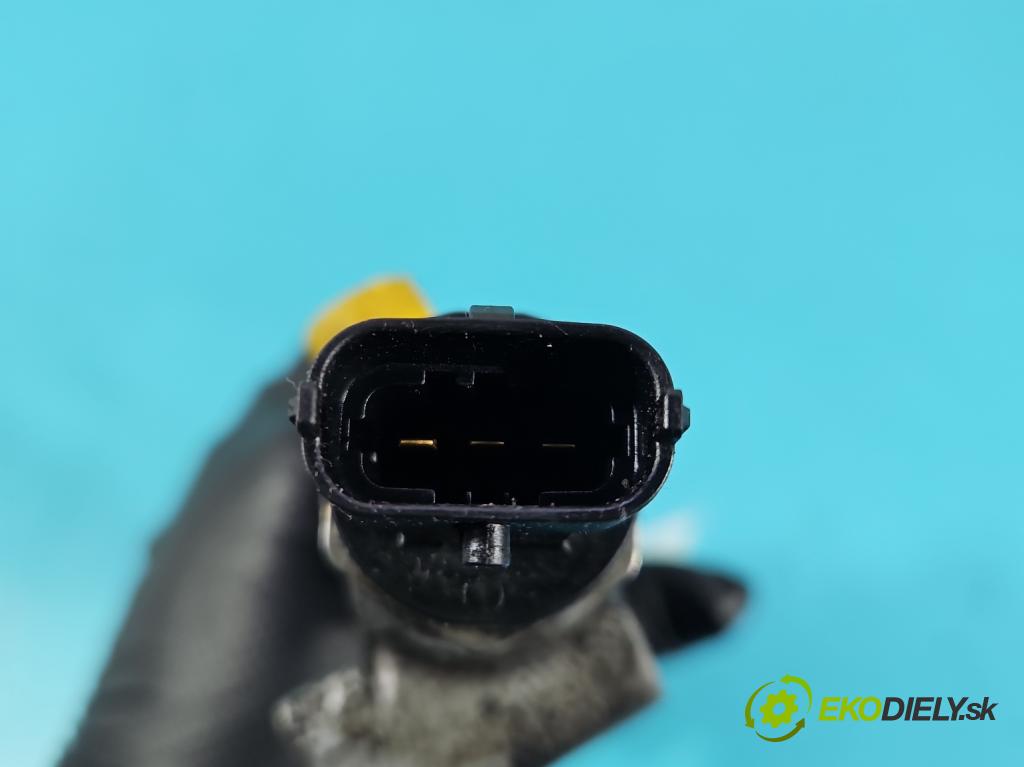 Kia Carens III  2006-2013 2.0 crdi 140 hp manual 103 kW 1991 cm3 5- lišta vstřikovací 0445214140 (Vstřikovací lišta)