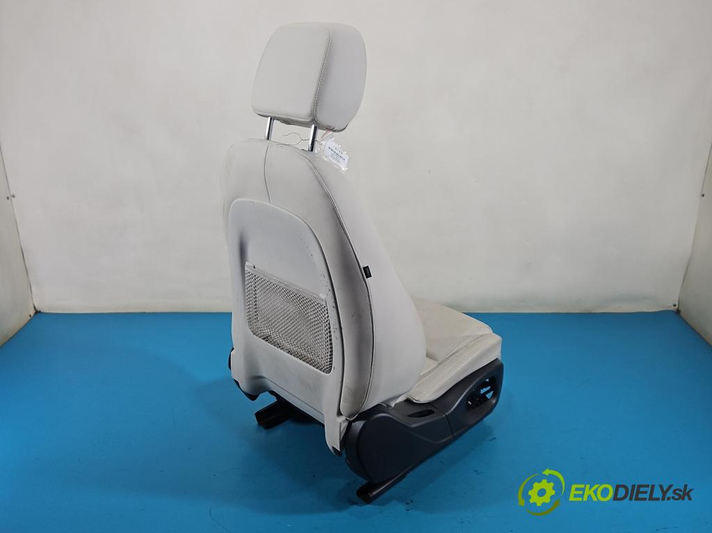 Jaguar F-Pace 16- 2.0d 241KM automatic 177 kW 1999 cm3 5- Sedačka pravý  (Sedadlo)
