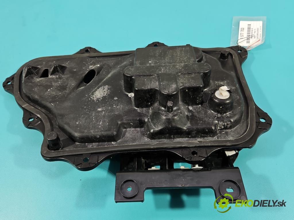 Jaguar F-Pace 16- 2.0d 241KM automatic 177 kW 1999 cm3 5- kryt plastová GX73-21122-A