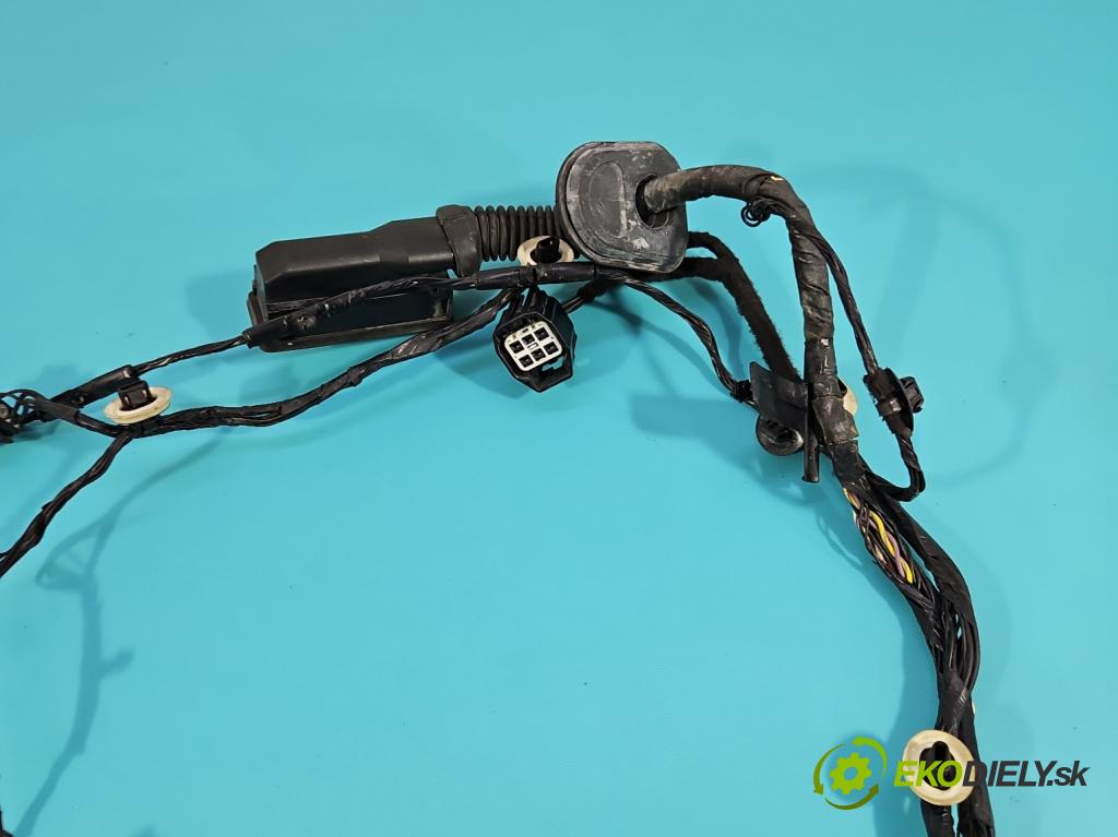 Jaguar F-Pace 16- 2.0d 241KM automatic 177 kW 1999 cm3 5- Zväzok: dvere predné pravých JK83-14630-AKB